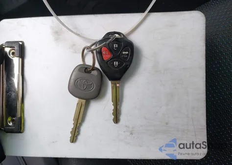 2010 Toyota Corolla S z USA, uszkodzony, nr VIN 2T1BU4EE9AC439035